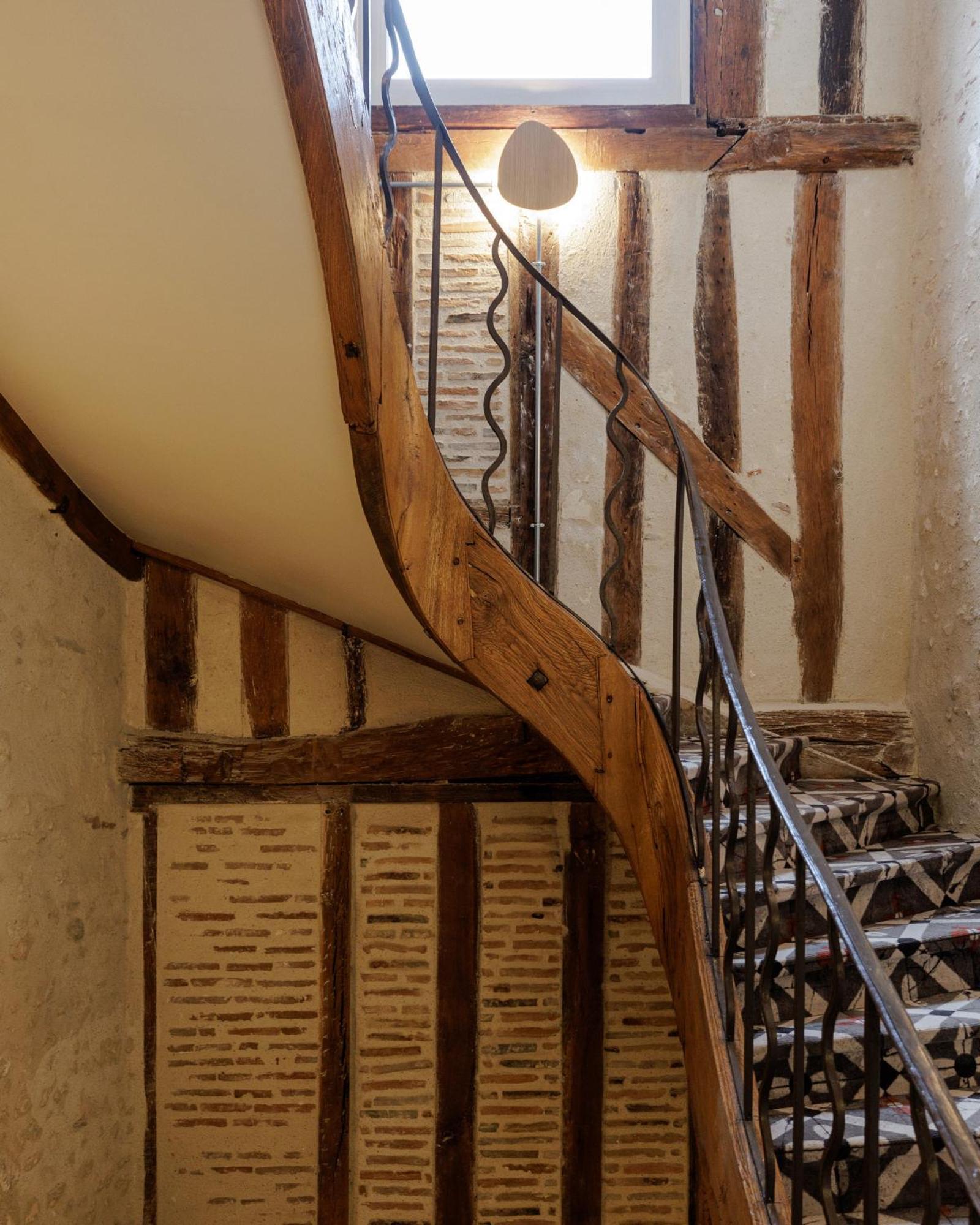 Hotel Cloitre - Entree Autonome, Reception En Ligne - Encore Mieux 올리언스 외부 사진